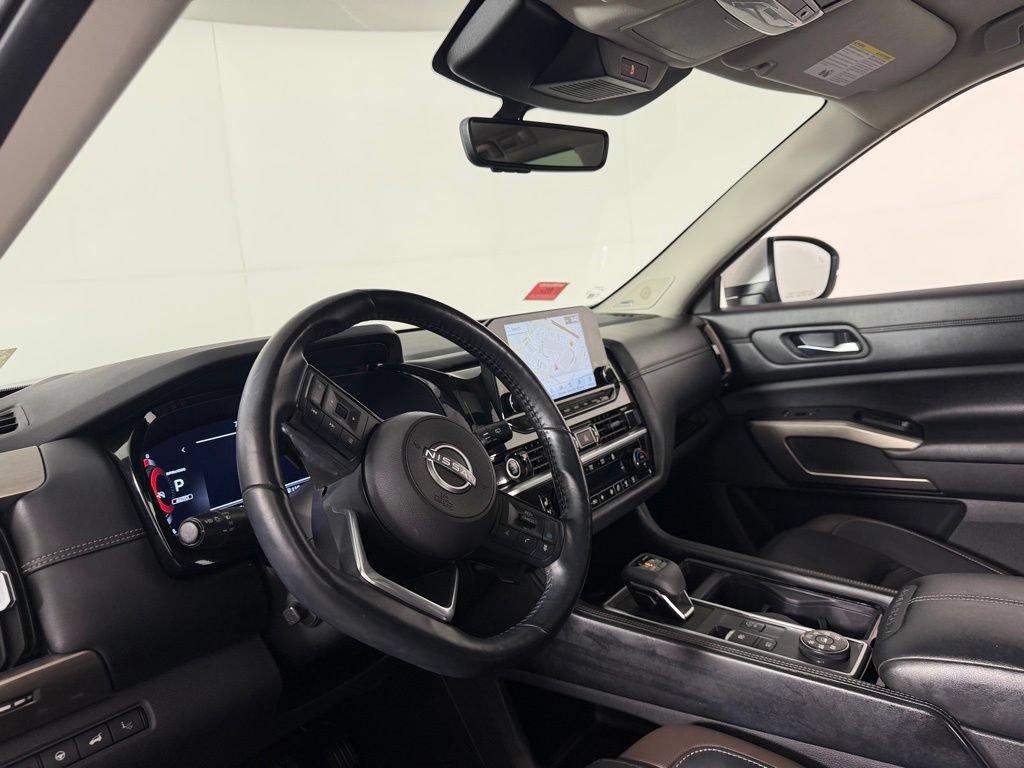 Used 2024 Nissan Pathfinder Platinum AWD/4WD image 22