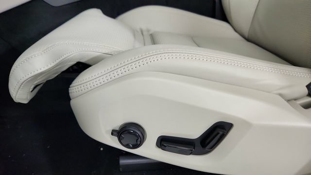 New 2026 Volvo XC90 T8 Ultra w/ Lounge Package AWD/4WD image 14