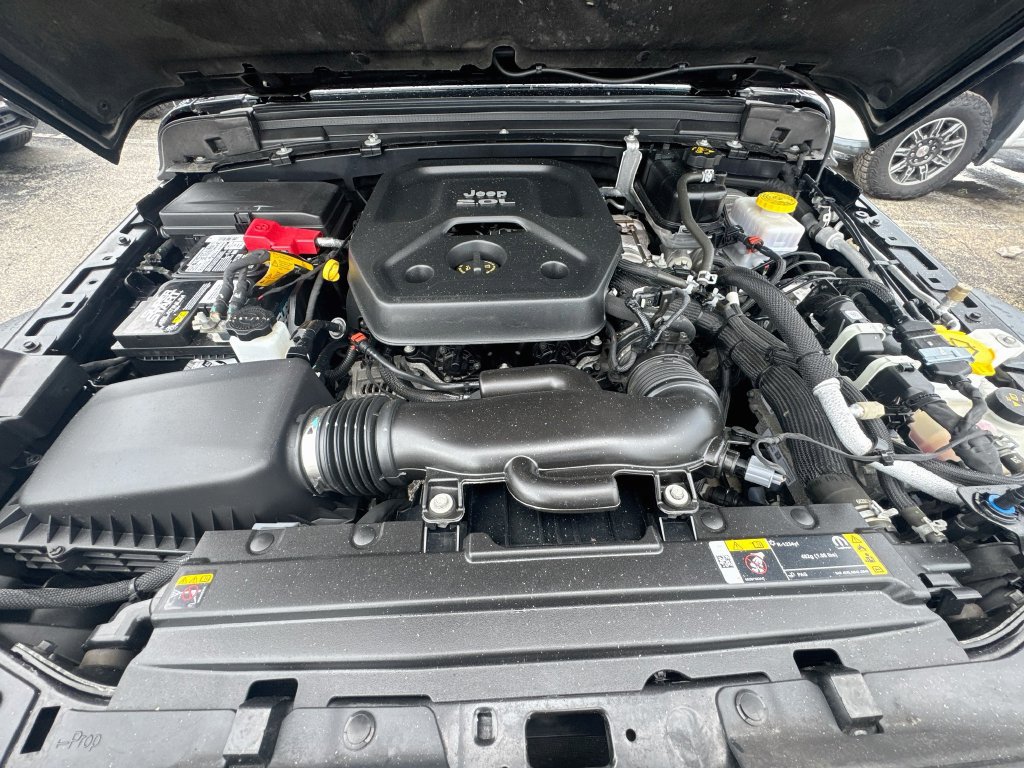 Used 2022 Jeep Wrangler Sport AWD/4WD image 32