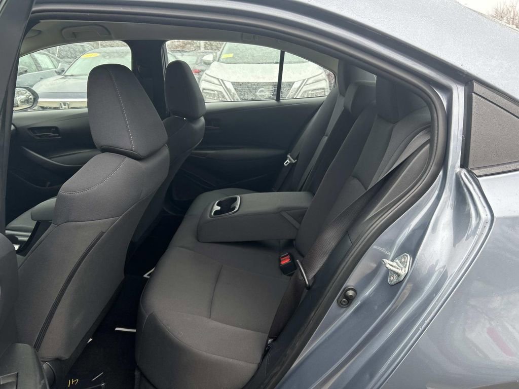 Used 2022 Toyota Corolla LE image 11