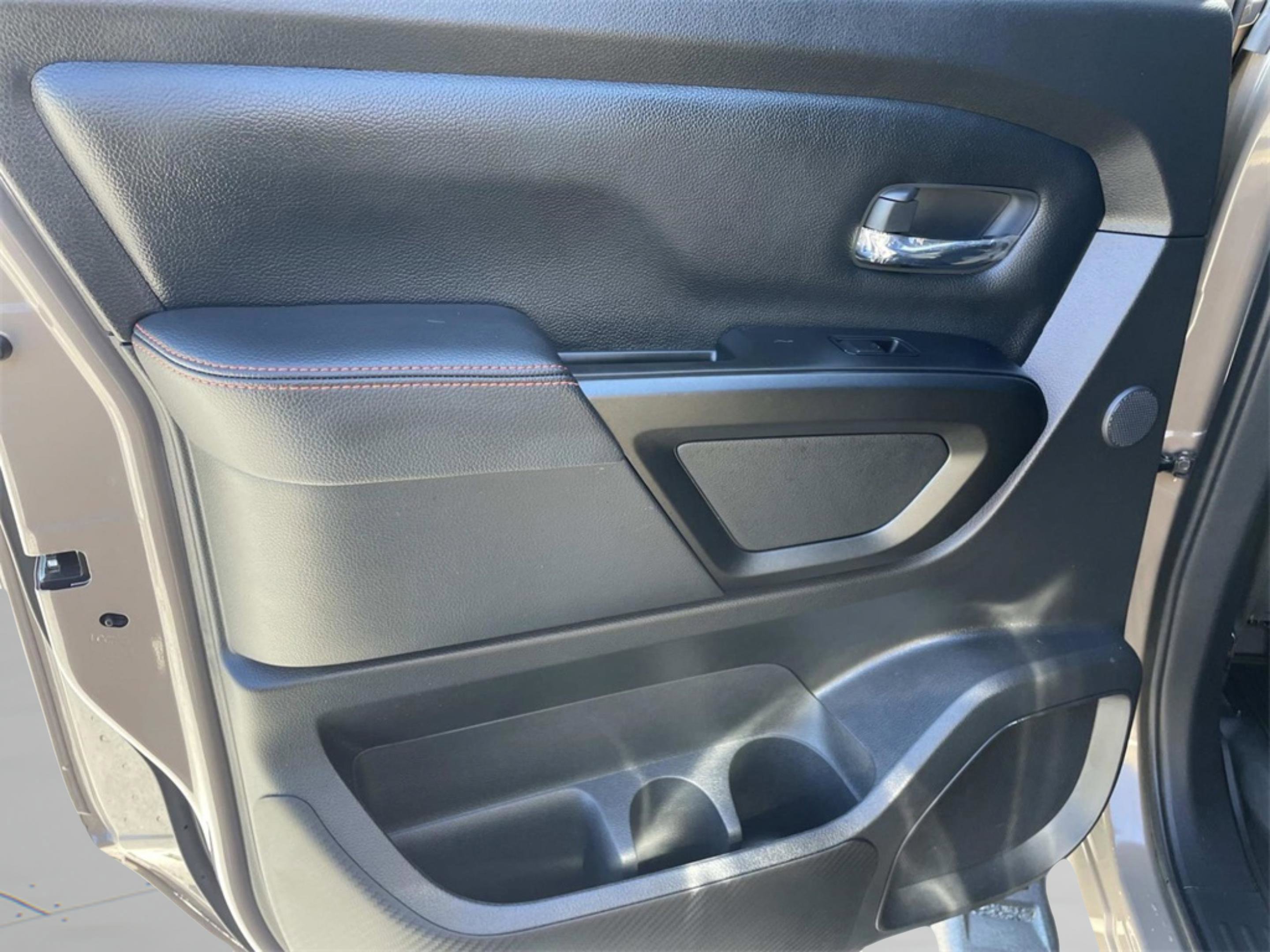 Used 2024 Nissan Titan PRO-4X w/ Pro-4x Convenience Package image 13