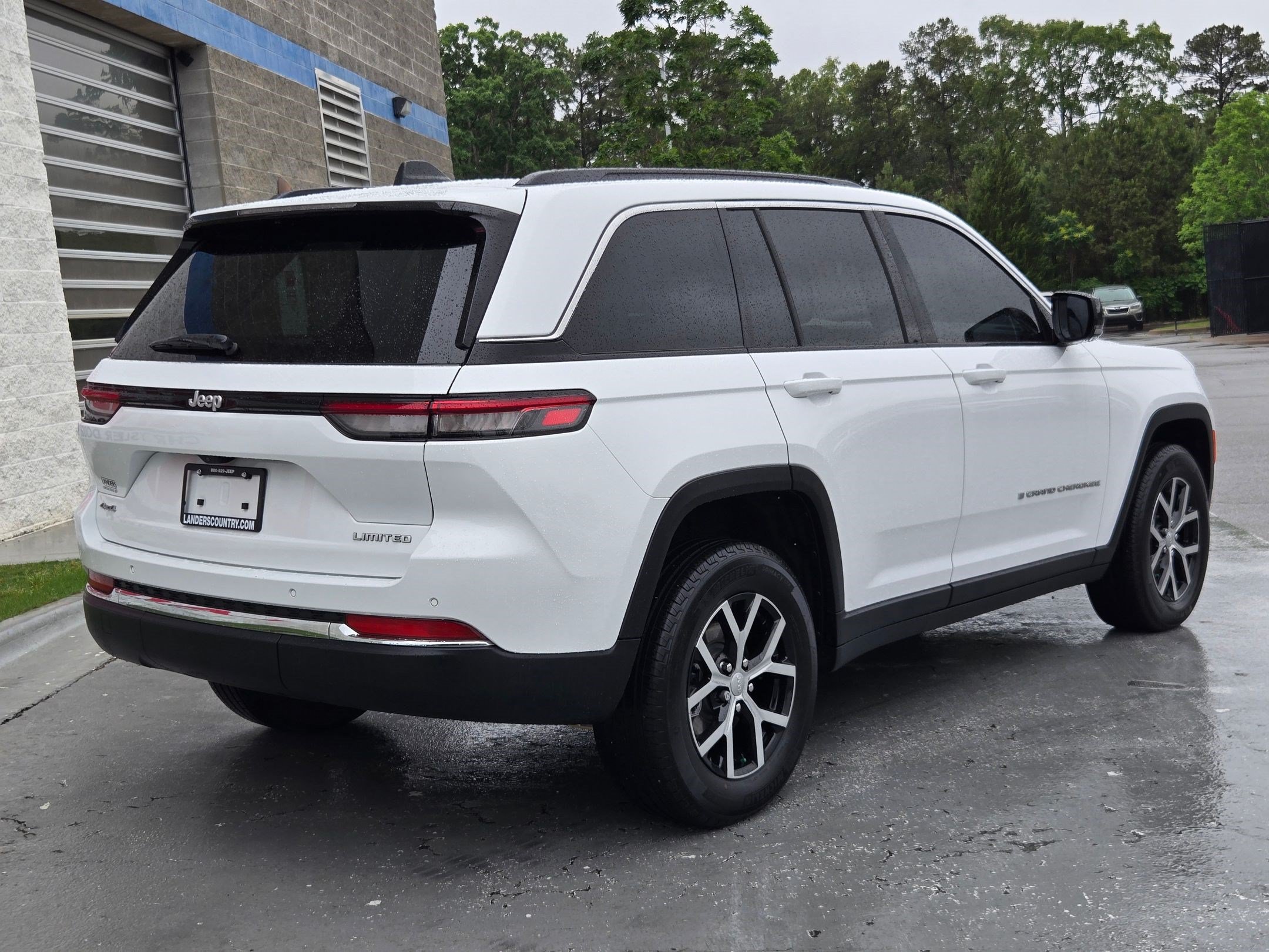 Used 2025 Jeep Grand Cherokee Limited AWD/4WD image 7