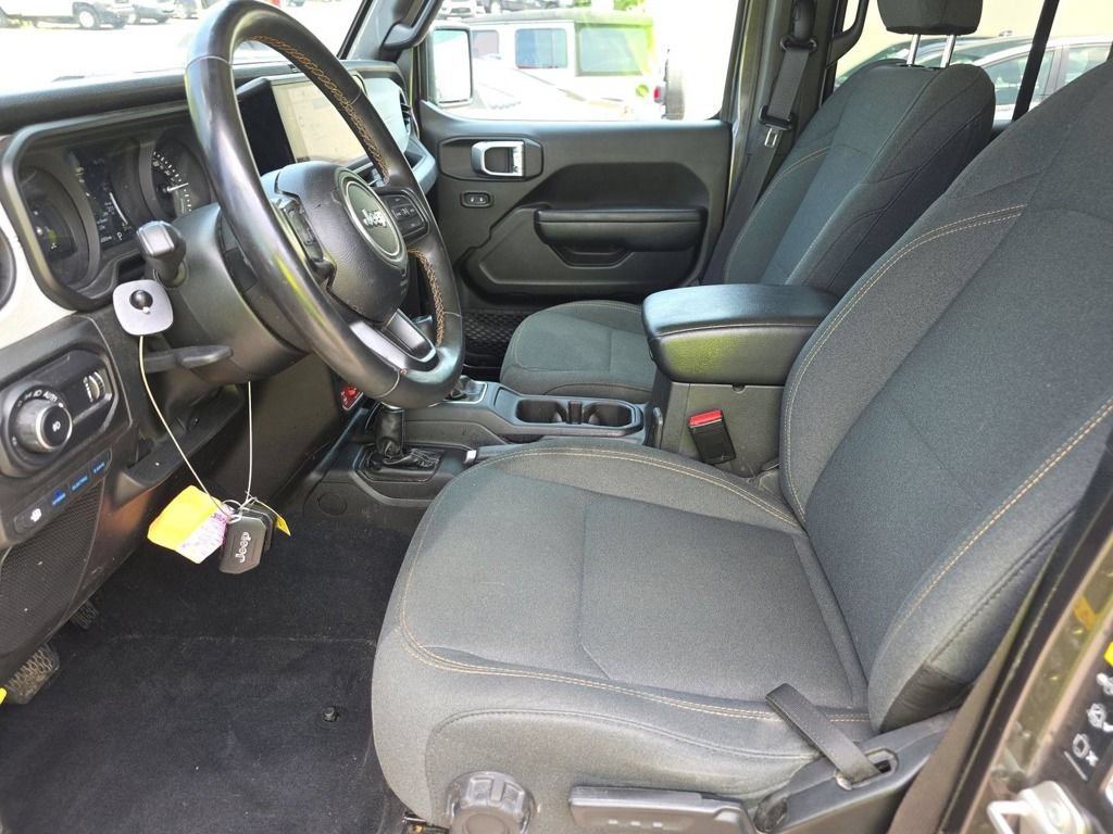Used 2024 Jeep Wrangler Unlimited AWD/4WD image 4
