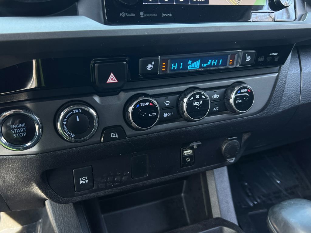 Used 2016 Toyota Tacoma TRD Sport image 28