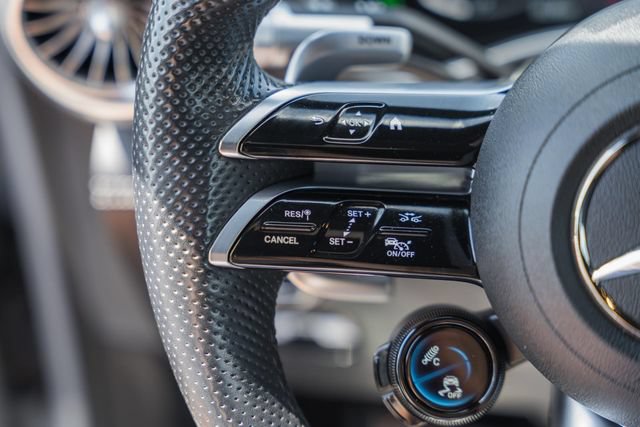 Used 2022 Mercedes-Benz SL 55 AMG 4MATIC w/ Driver Assistance Package image 34