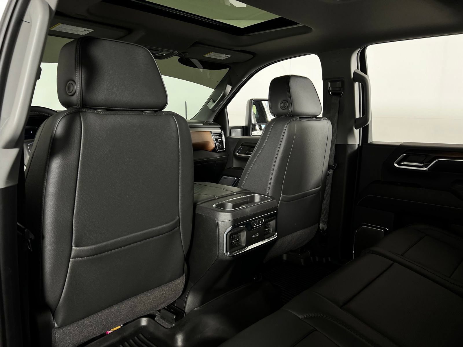 Used 2024 GMC Sierra 2500 Denali w/ Denali Reserve Package AWD/4WD image 26