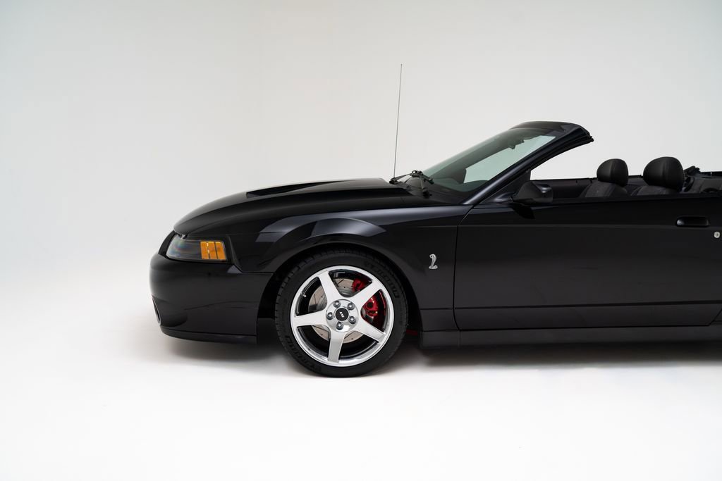 Used 2004 Ford Mustang Cobra RWD image 9