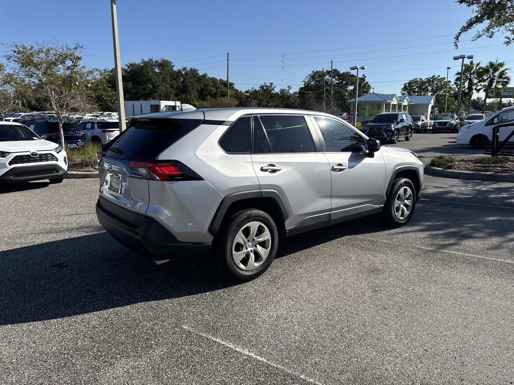 Used 2022 Toyota RAV4 LE image 4