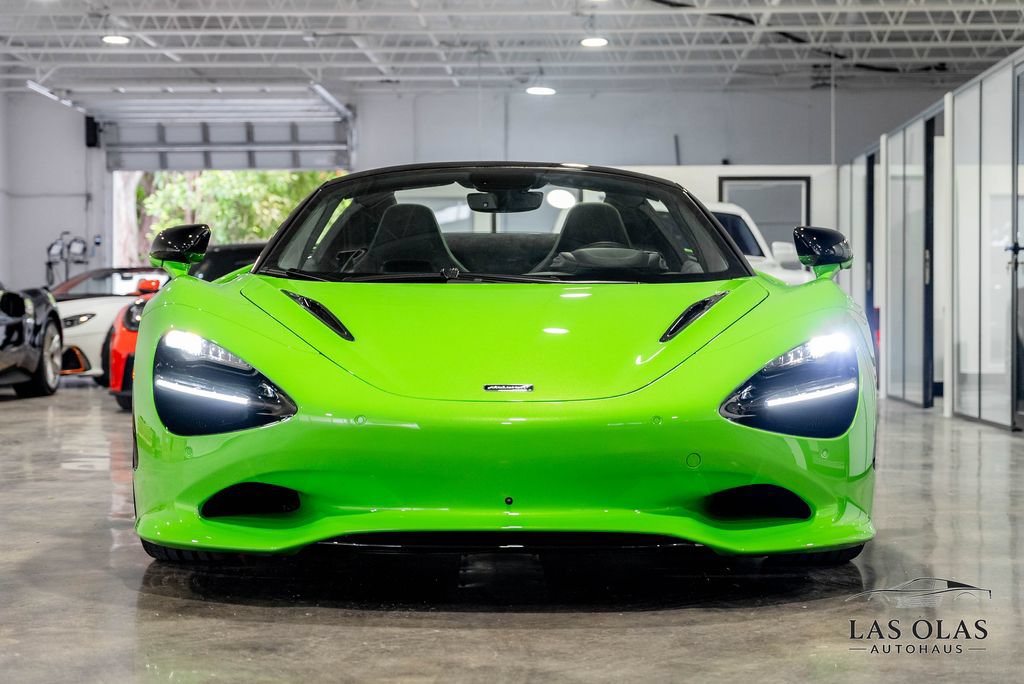 Used 2026 McLaren 750S Spider RWD image 2