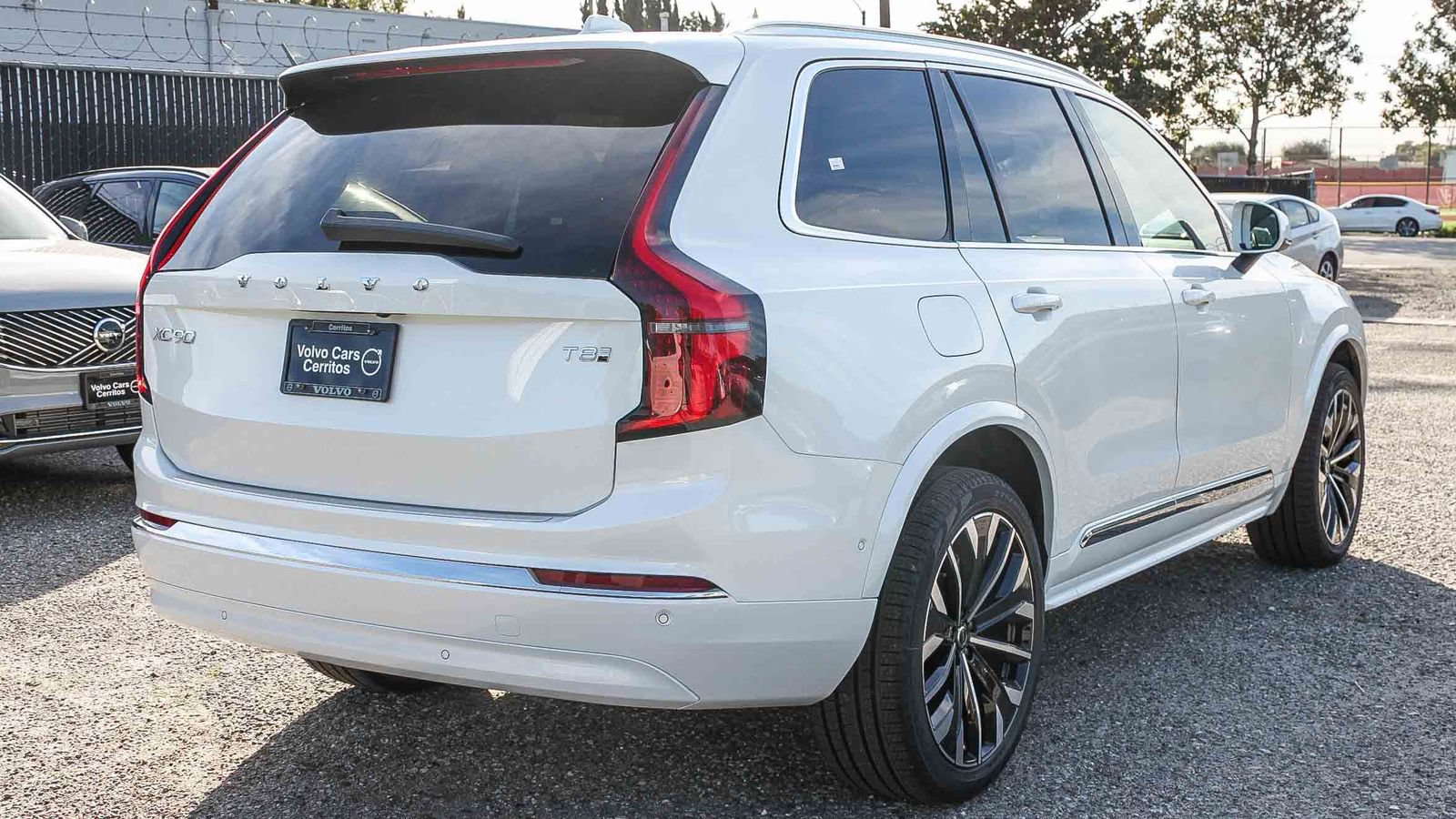 New 2026 Volvo XC90 T8 Plus w/ Protection Package Premier AWD/4WD image 6