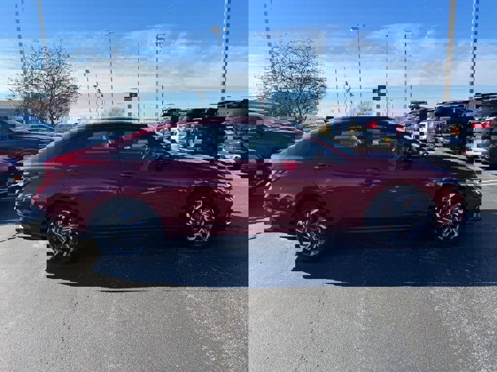 Certified 2025 Hyundai Elantra Sport image 2