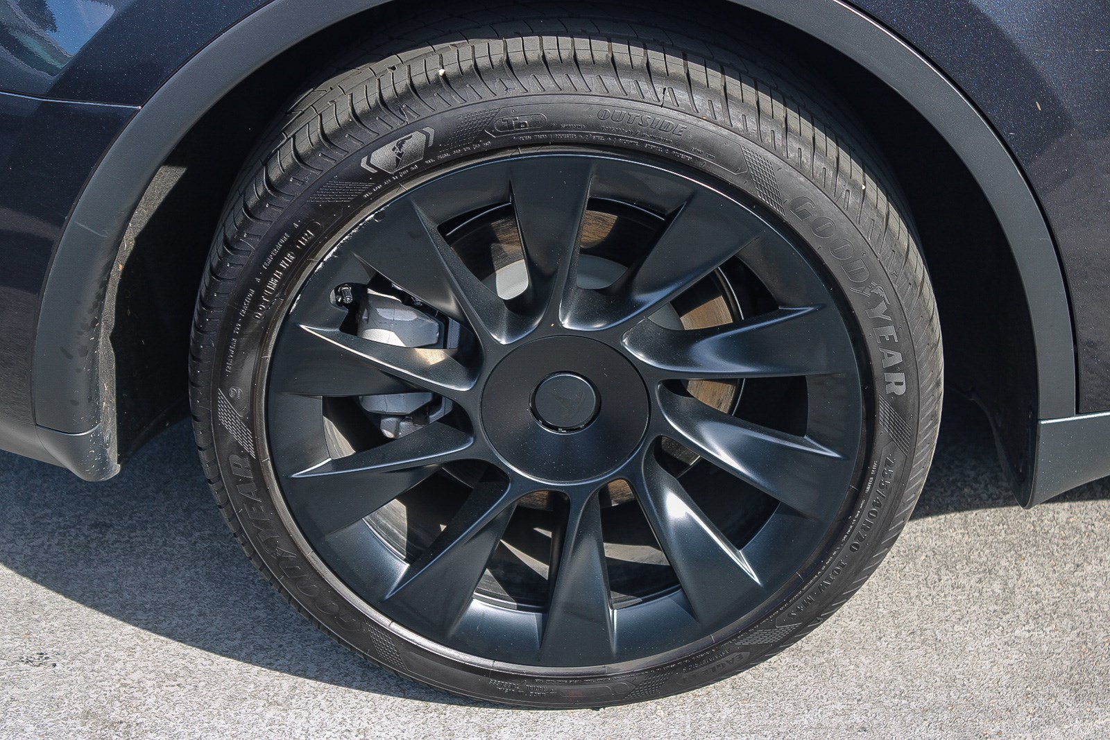 Used 2024 Tesla Model Y Long Range AWD/4WD image 12