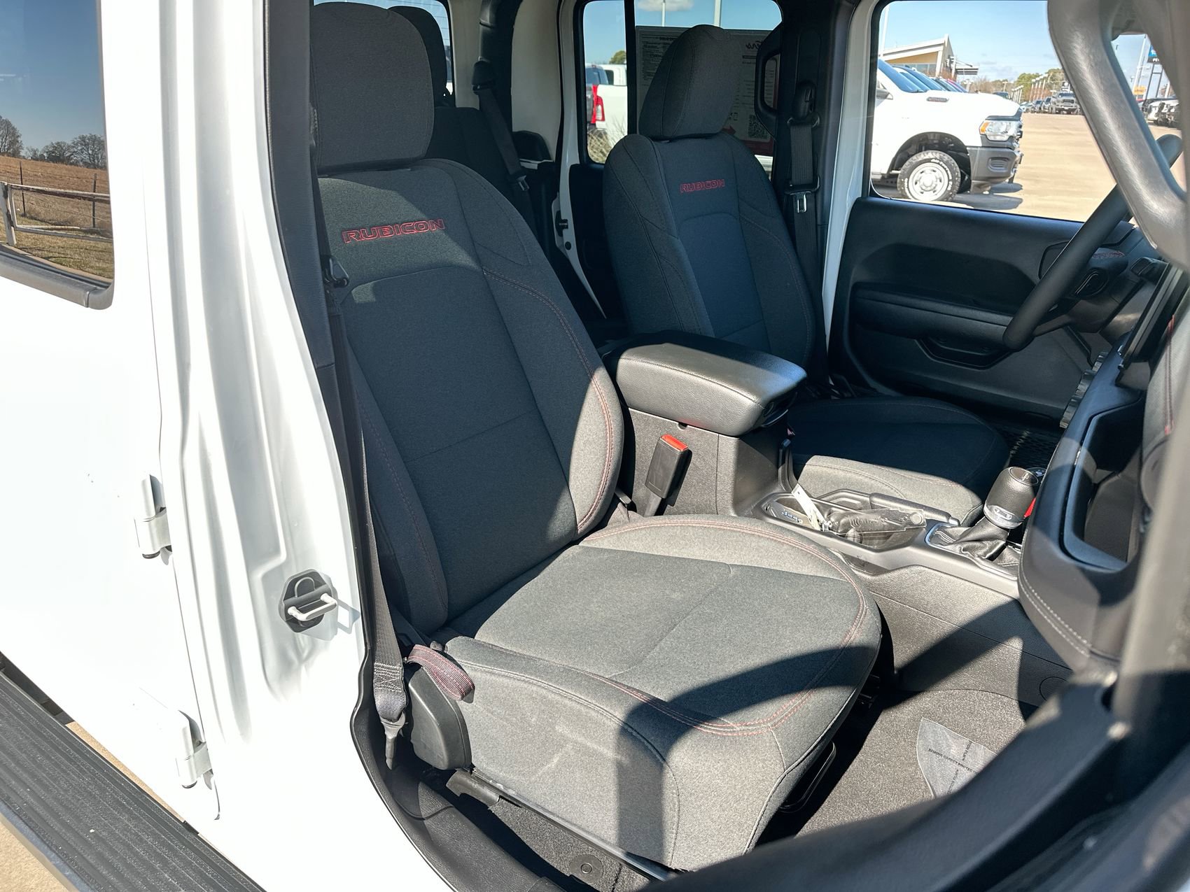 Used 2024 Jeep Gladiator Rubicon AWD/4WD image 23