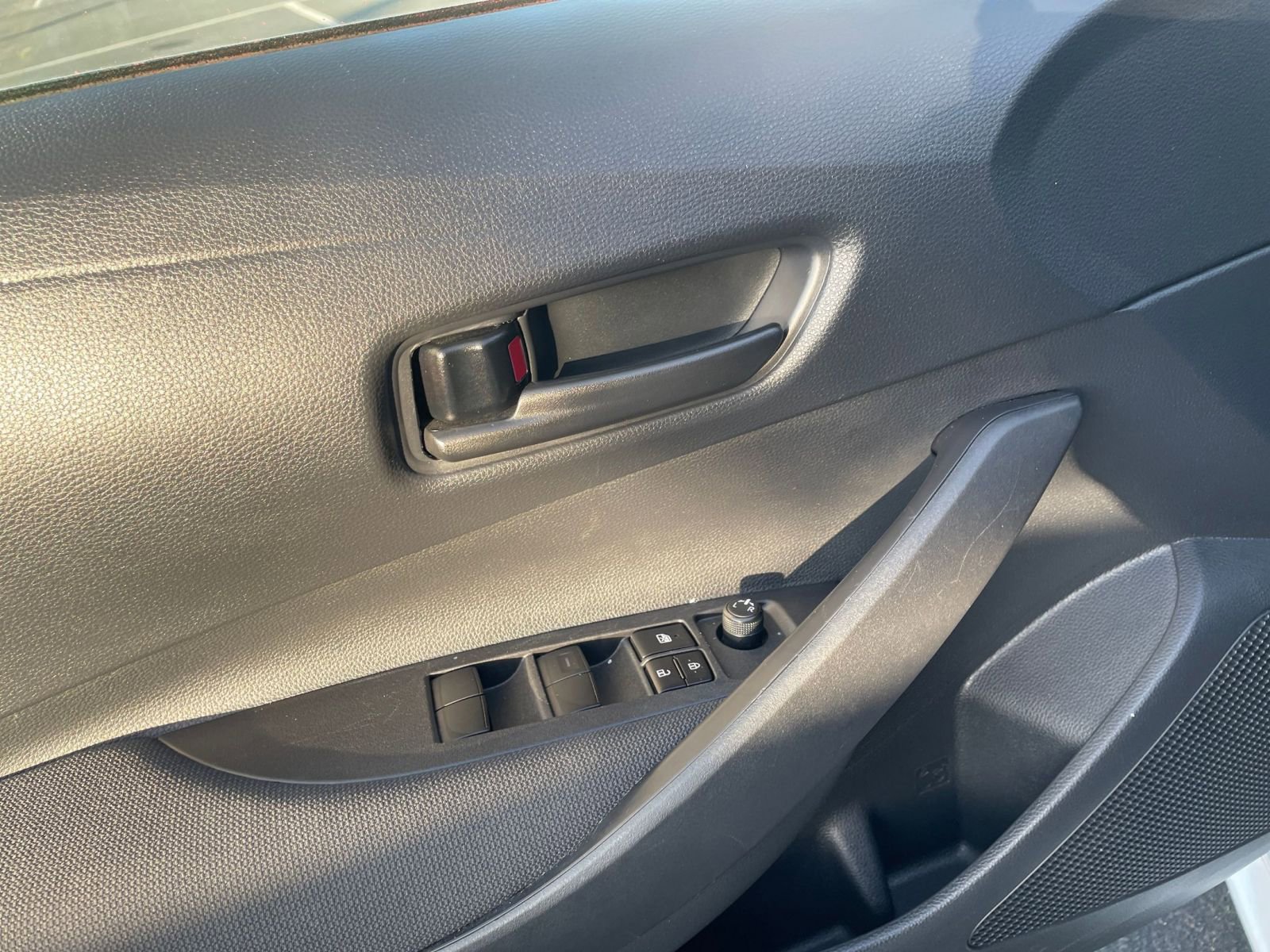 Used 2025 Toyota Corolla LE image 18