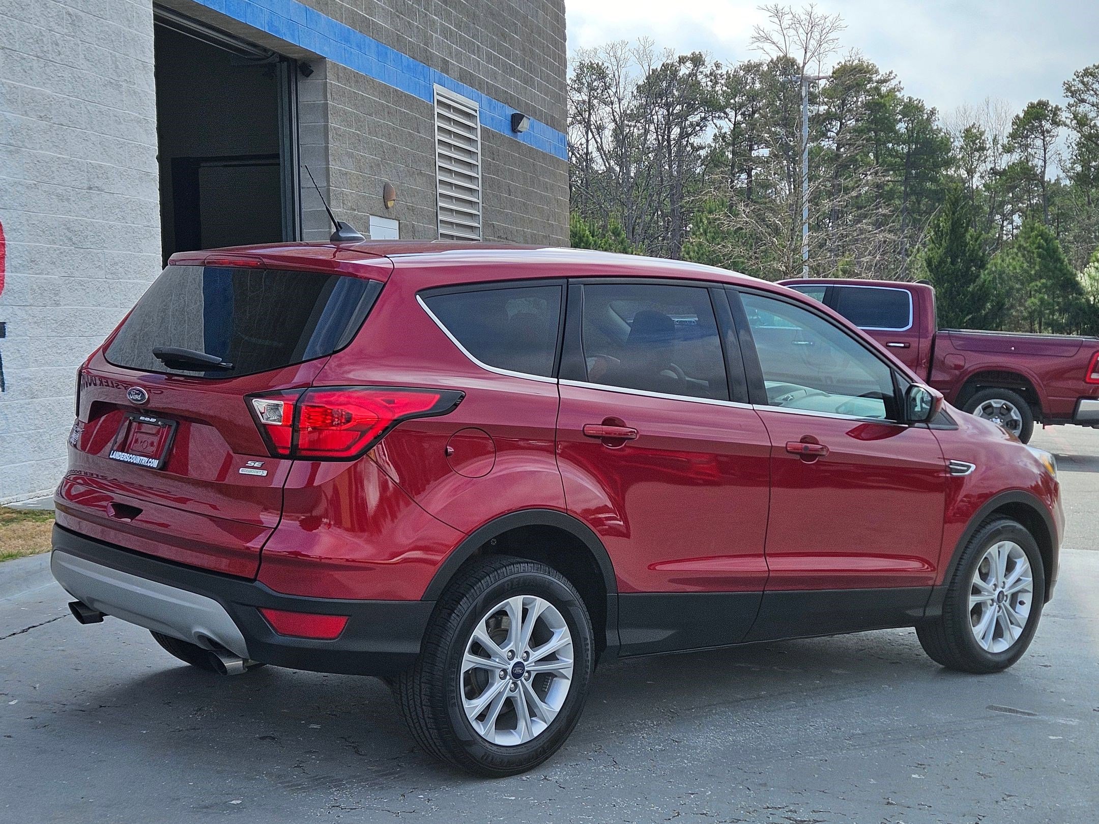 Used 2019 Ford Escape SE image 7