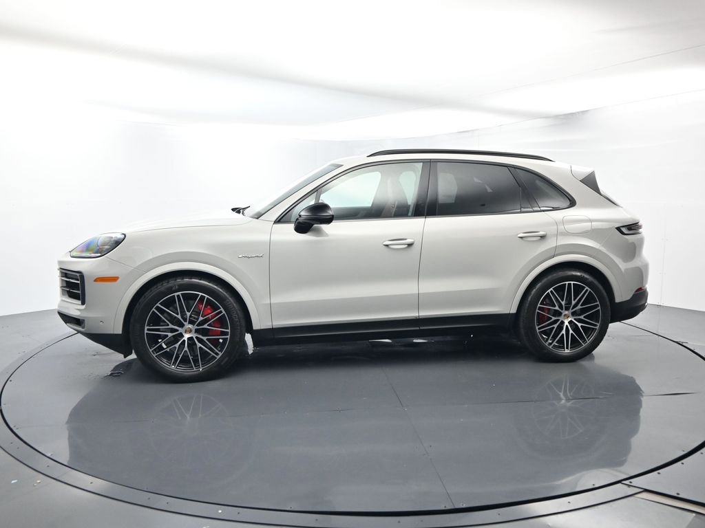 Certified 2025 Porsche Cayenne S image 2