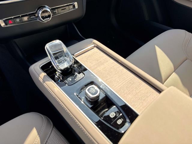 New 2026 Volvo XC90 B6 Plus w/ Protection Package Premier image 27
