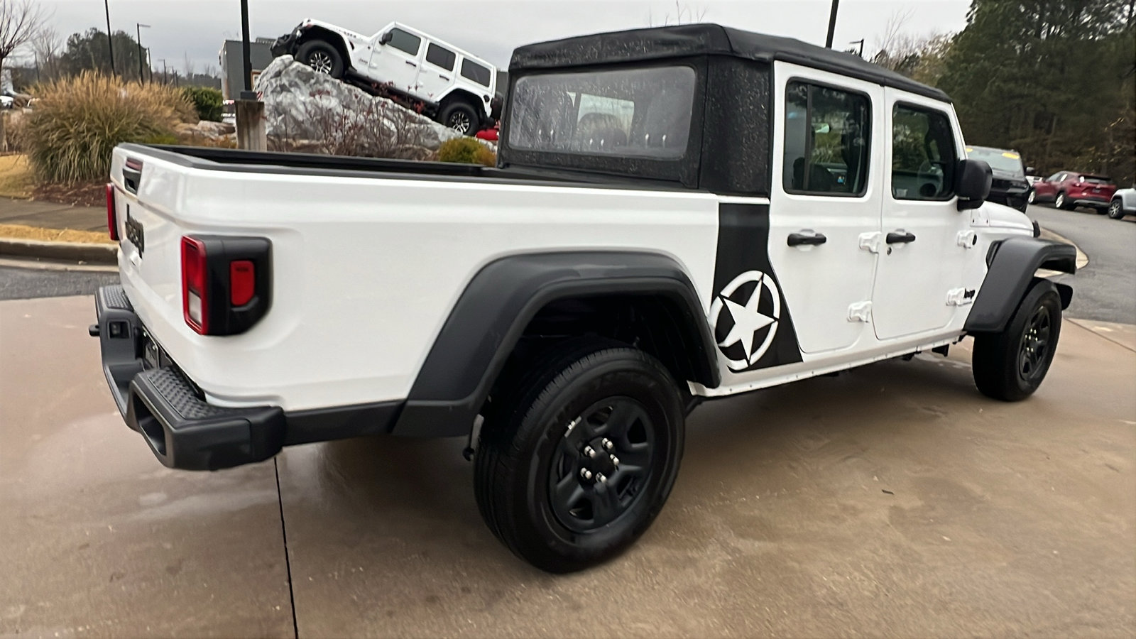 Used 2024 Jeep Gladiator Sport image 8