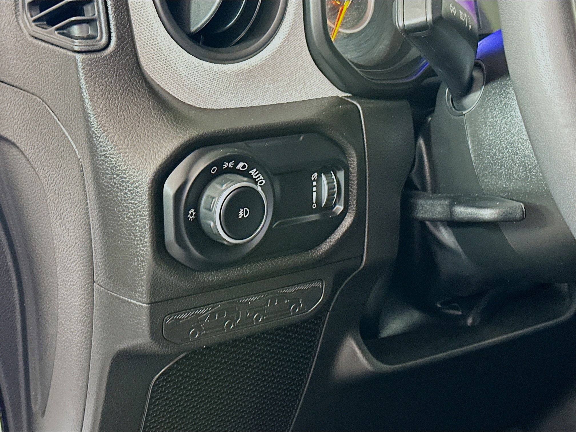 Used 2025 Jeep Wrangler Sport S image 16