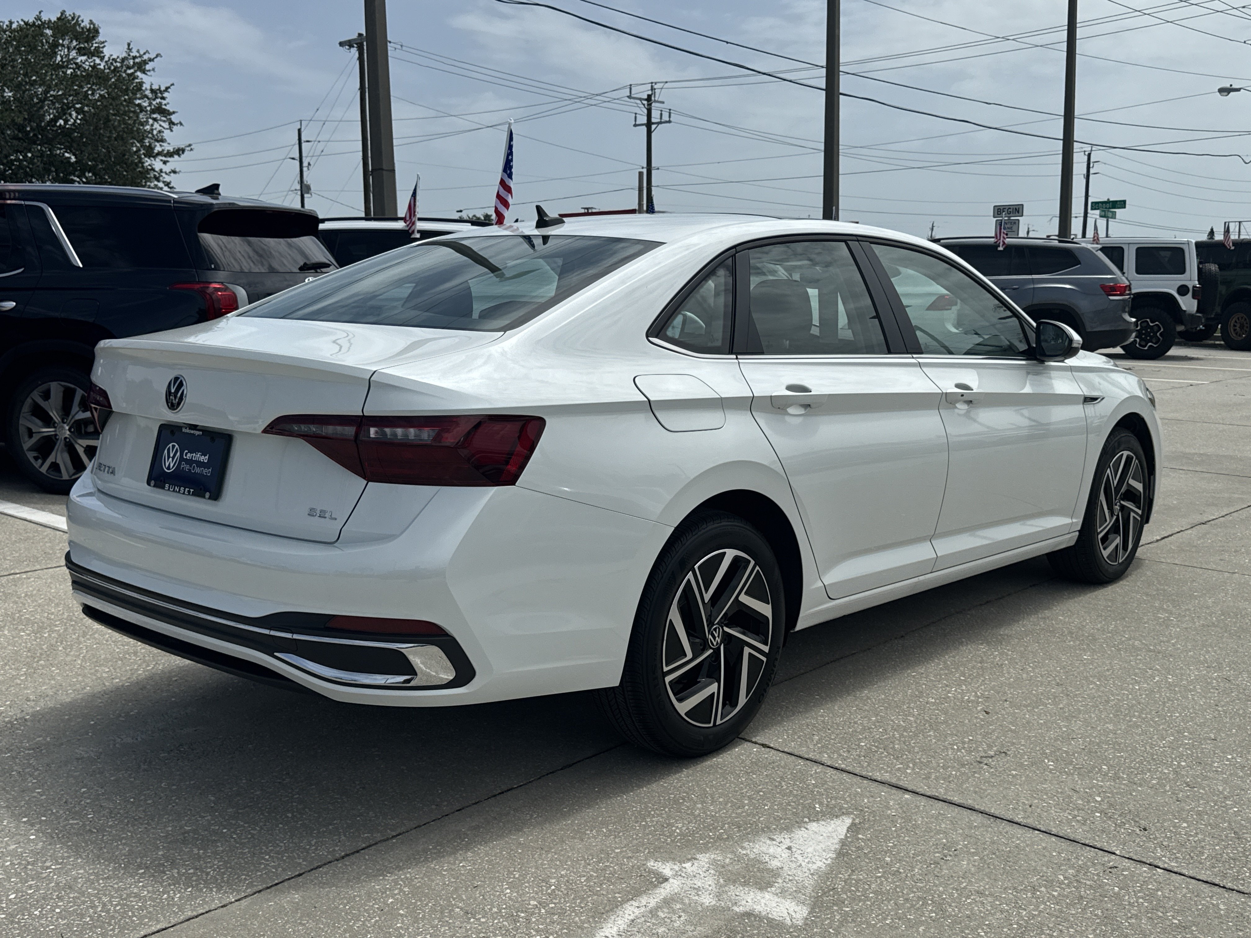 Used 2023 Volkswagen Jetta SEL FWD image 4