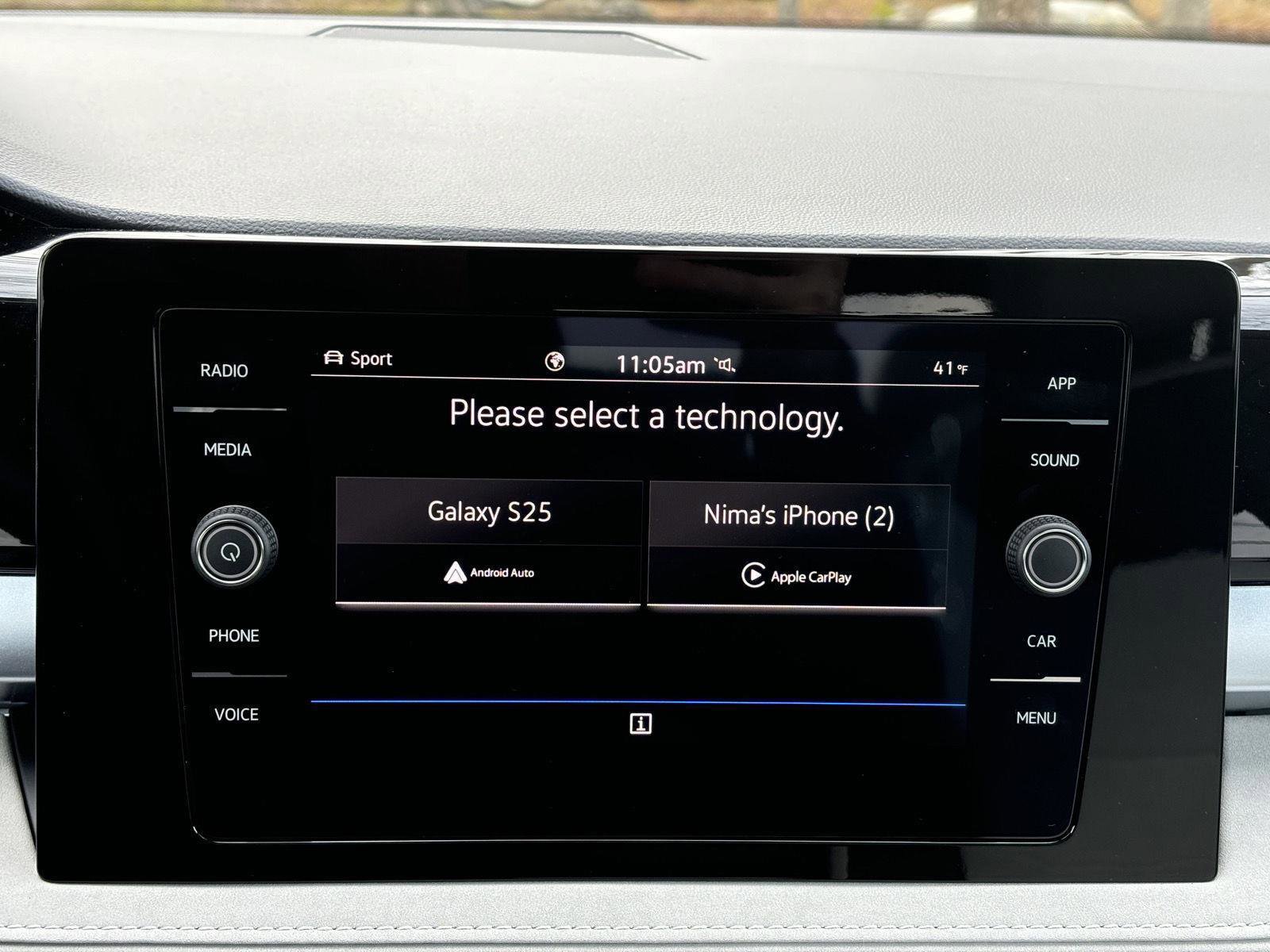 Used 2025 Volkswagen Taos SE w/ Panoramic Sunroof Package image 39