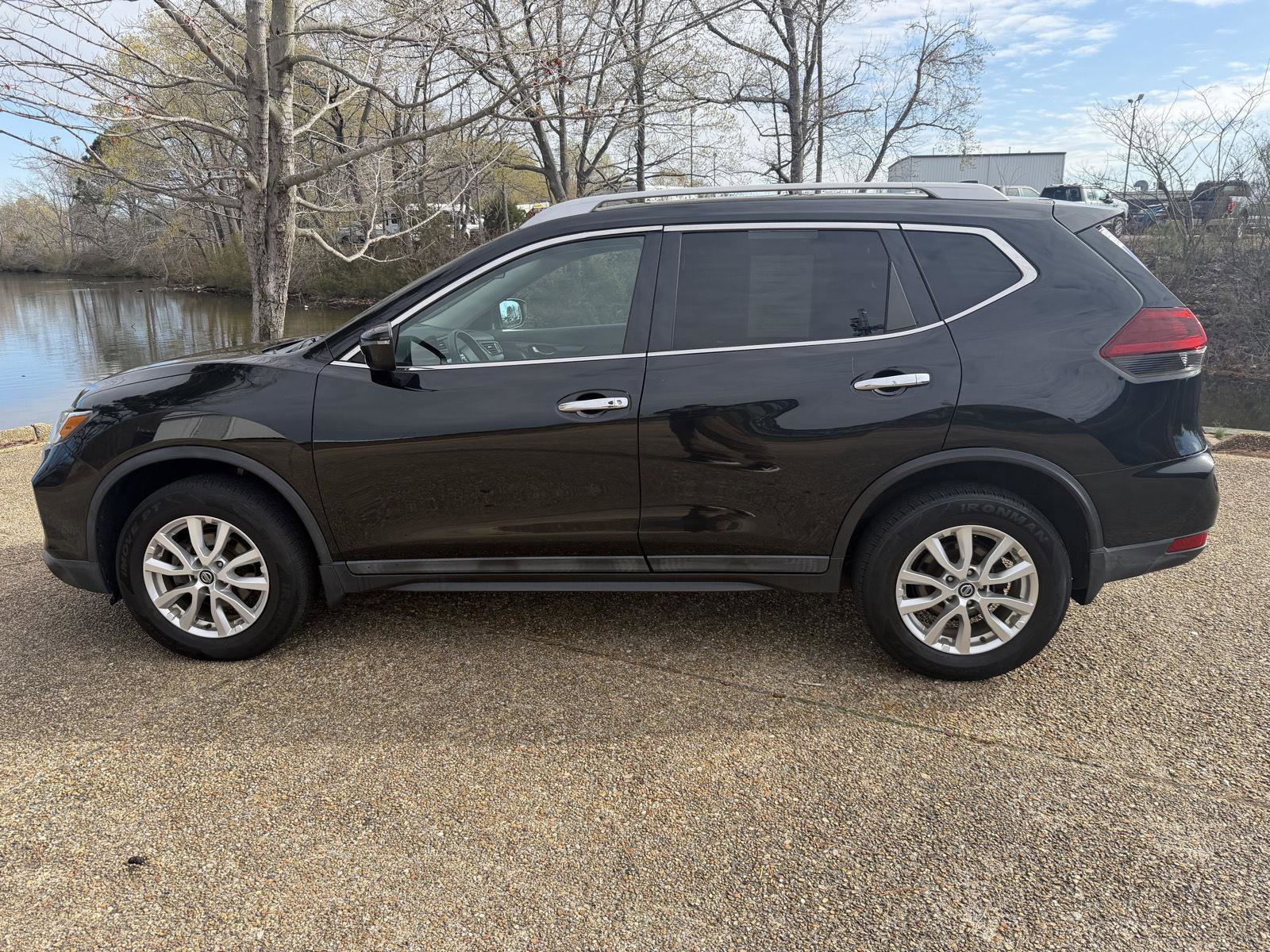 Used 2018 Nissan Rogue SV AWD/4WD image 6