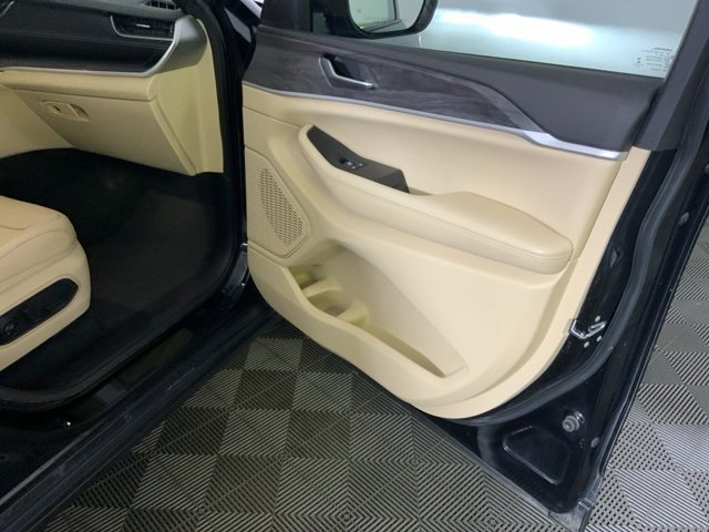 Used 2023 Jeep Grand Cherokee L Limited w/ Luxury Tech Group II image 29