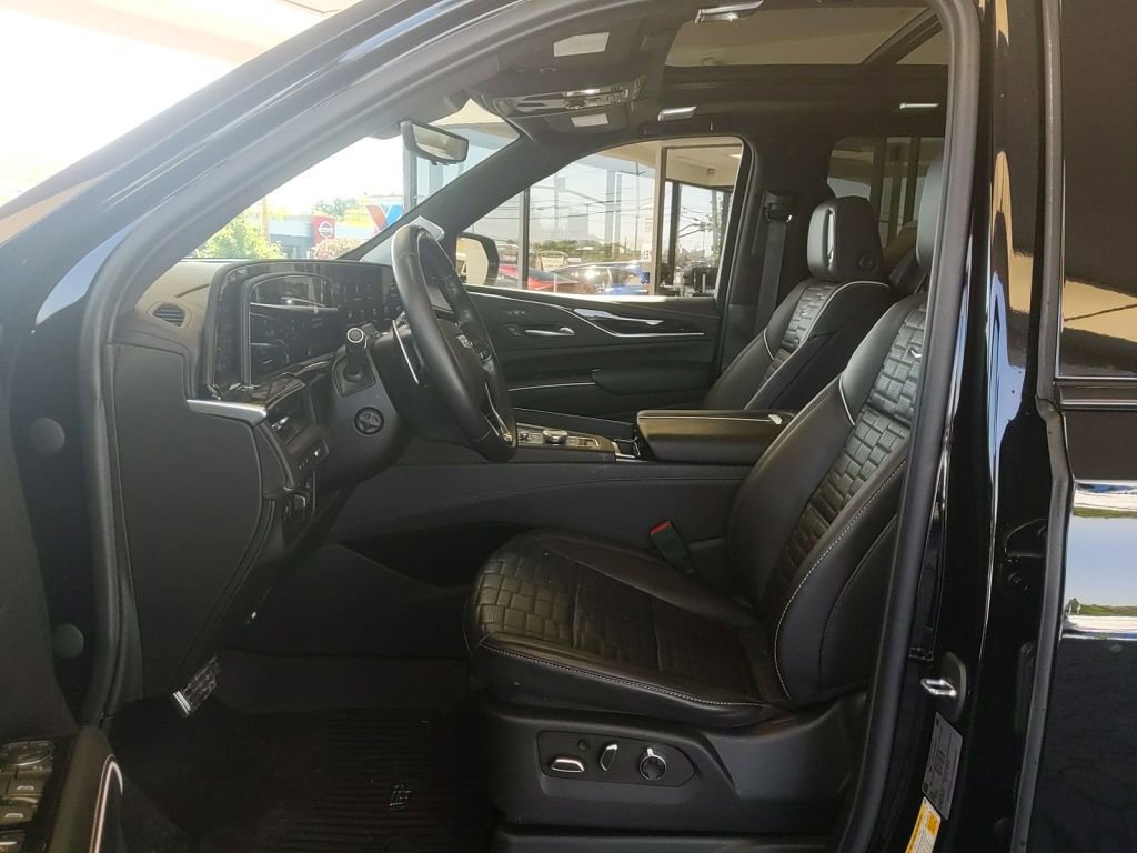 Used 2023 Cadillac Escalade ESV V AWD/4WD image 15