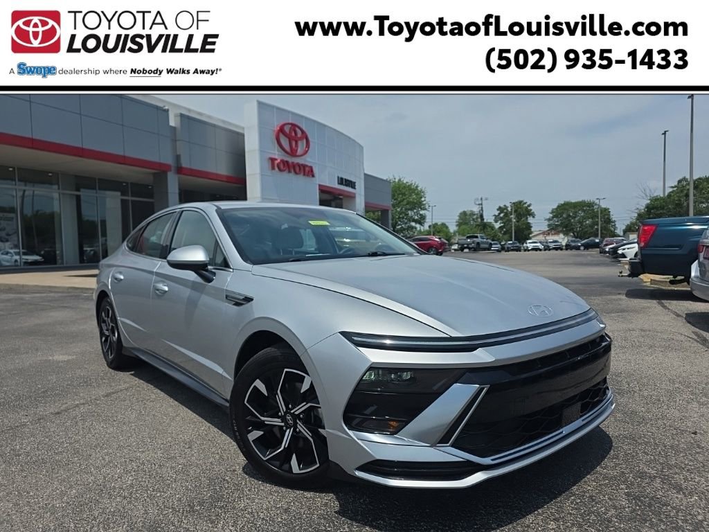 Used 2025 Hyundai Sonata SEL FWD image 1