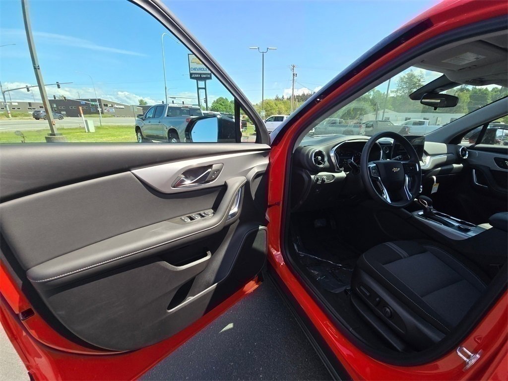 New 2025 Chevrolet Blazer LT w/ Midnight/Sport Edition image 2