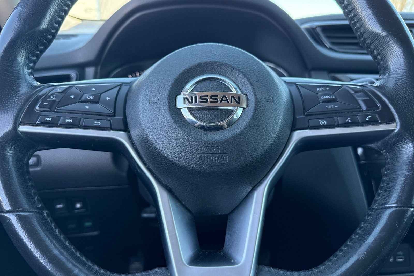 Used 2018 Nissan Rogue SV image 21