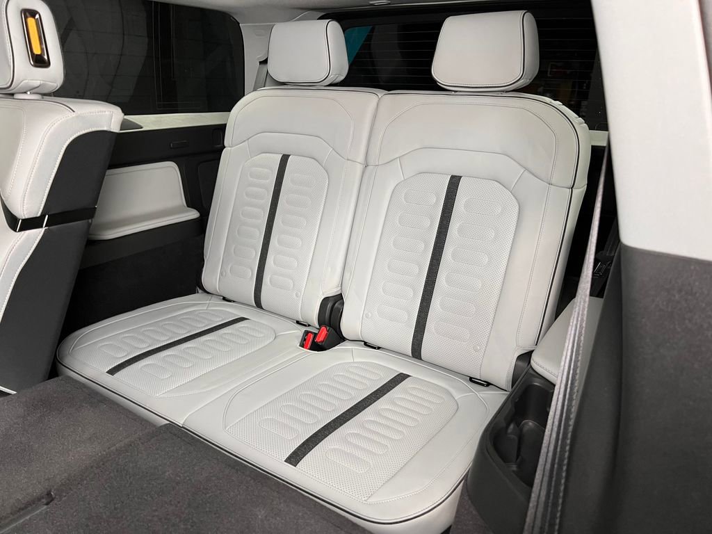 Used 2025 Rivian R1S Adventure AWD/4WD image 19