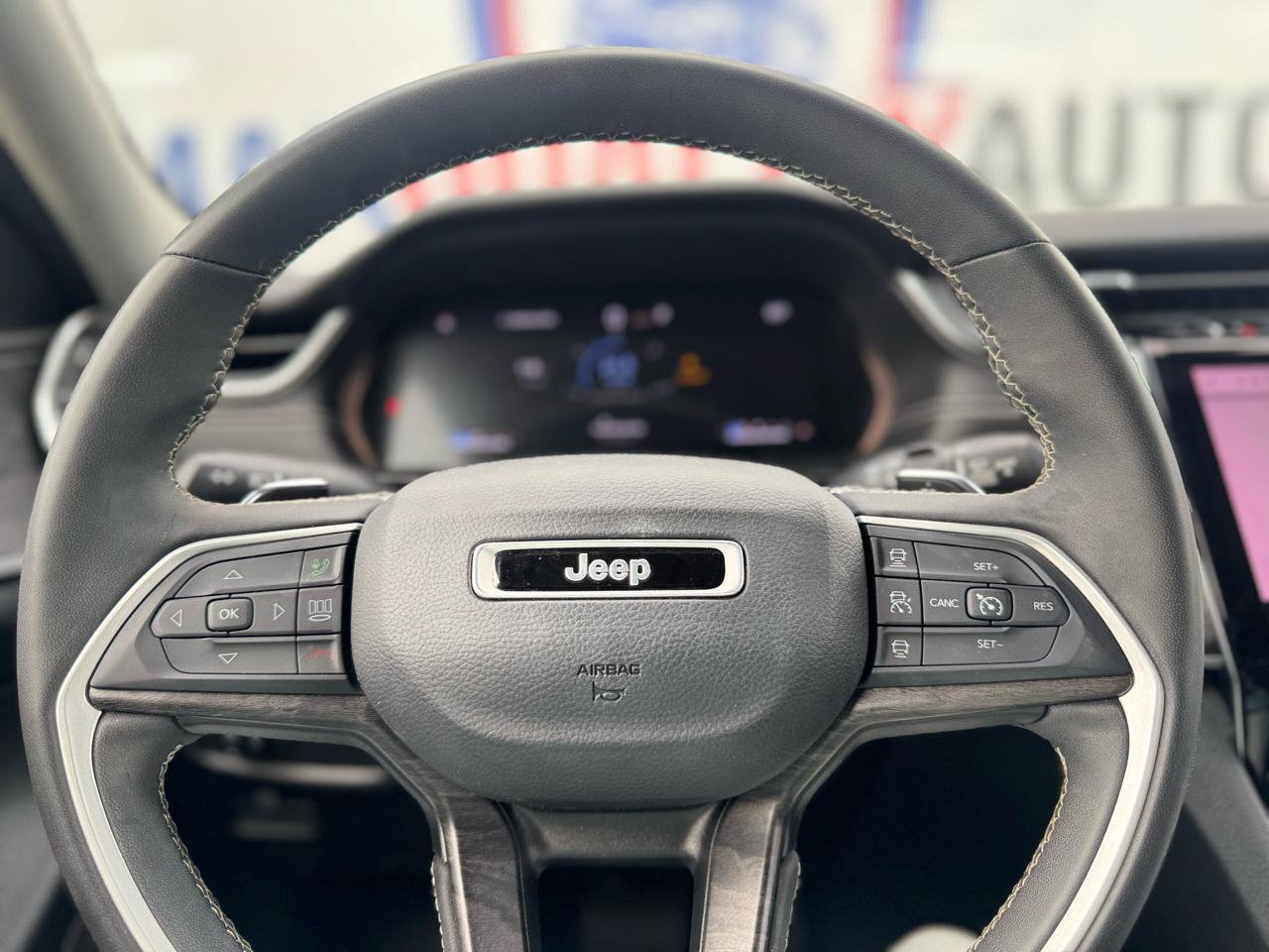 Used 2023 Jeep Grand Cherokee L Limited AWD/4WD image 47
