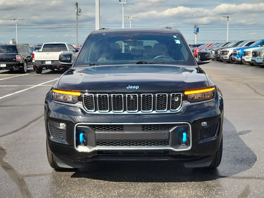 Used 2023 Jeep Grand Cherokee Overland w/ Advanced Protech Group III AWD/4WD image 2
