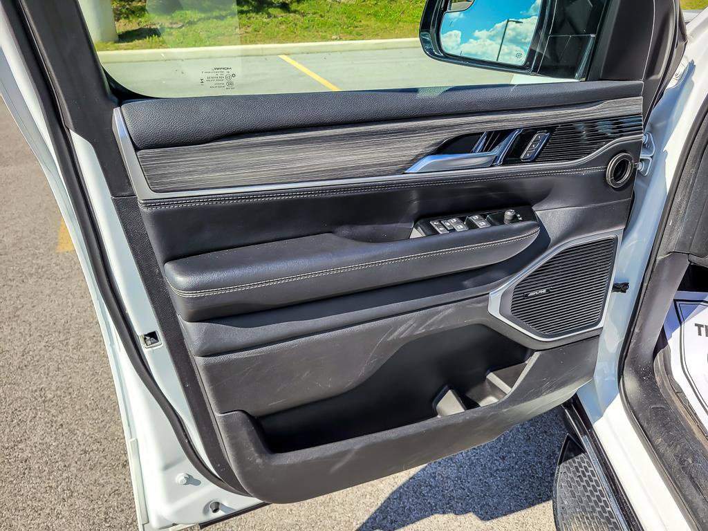 Used 2024 Jeep Wagoneer L Series II w/ Flexible Seating Group RWD image 25