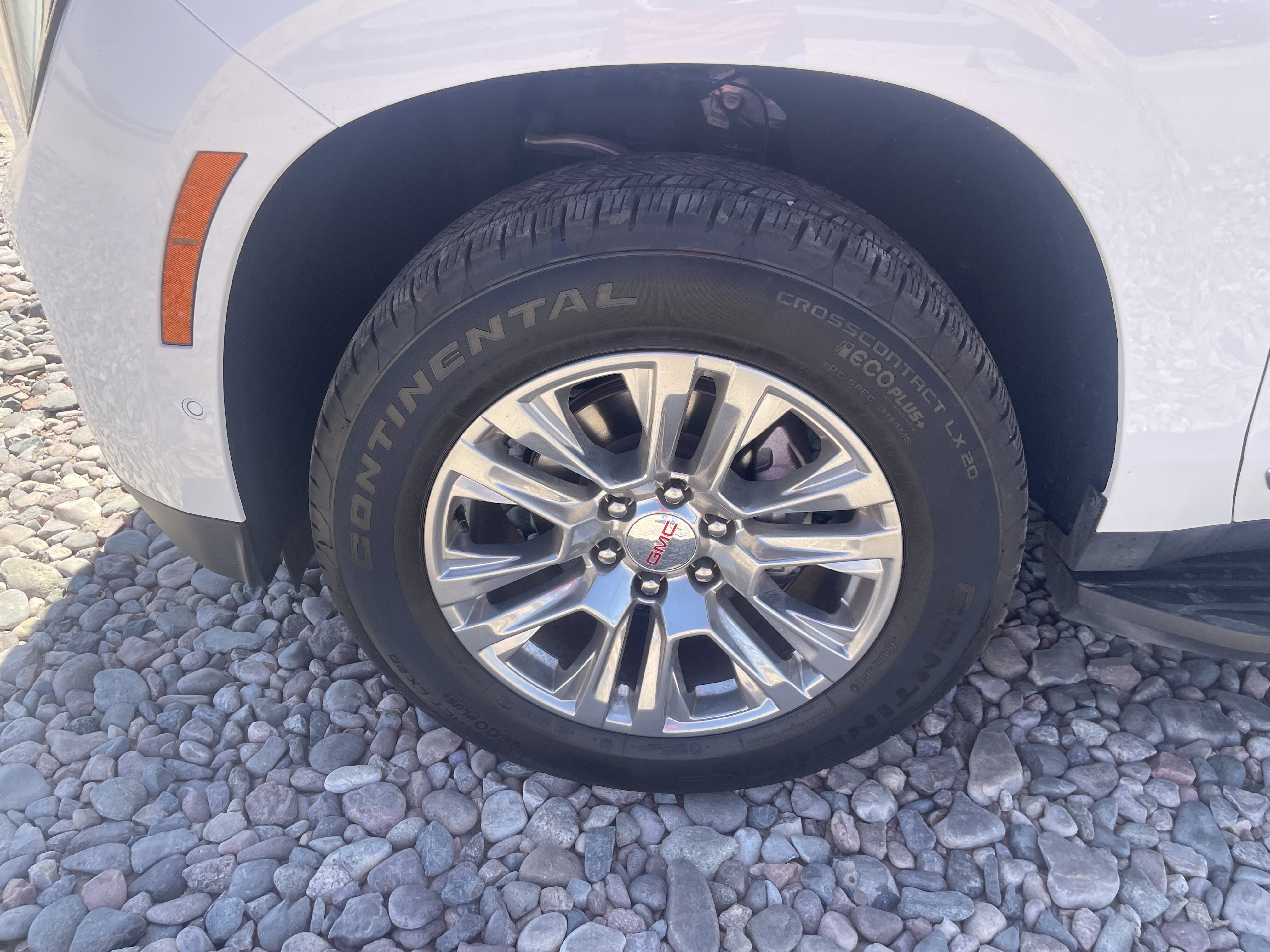 Used 2025 GMC Yukon XL Denali AWD/4WD image 9