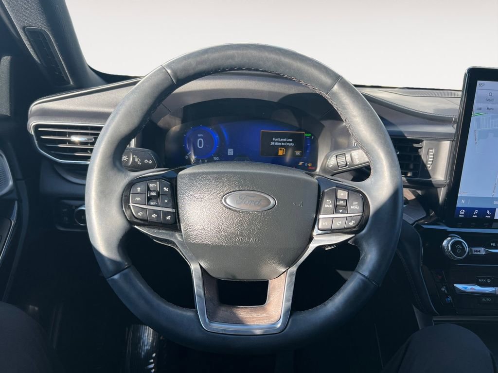 Used 2023 Ford Explorer Platinum w/ Technology Package image 17