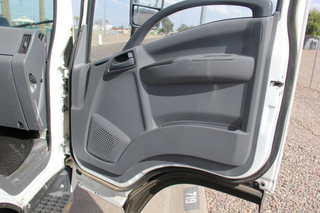 Used 2018 Isuzu NPR image 15