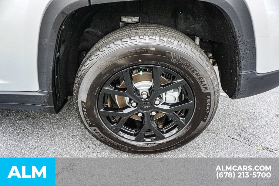 Used 2025 Jeep Grand Cherokee Altitude AWD/4WD image 16