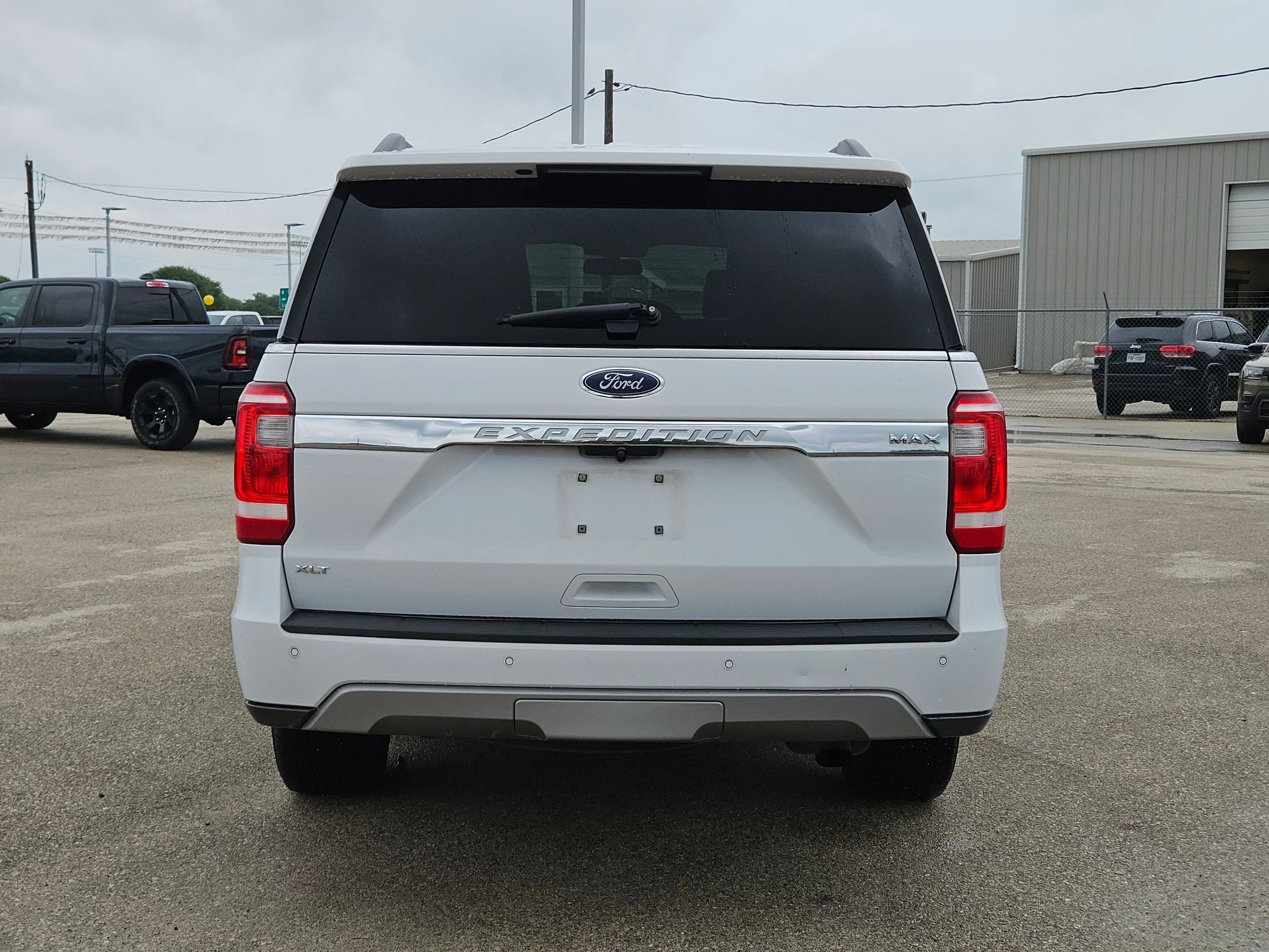 Used 2020 Ford Expedition Max XLT w/ Equipment Group 201A RWD image 4
