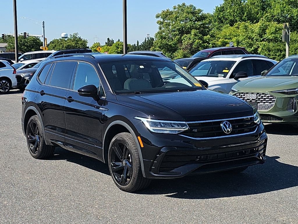 Used 2024 Volkswagen Tiguan SE R-Line AWD/4WD image 1