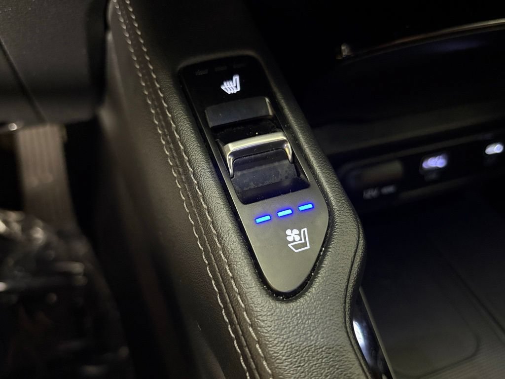 Used 2023 Kia Telluride EX w/ EX Captain's Chair Package FWD image 31