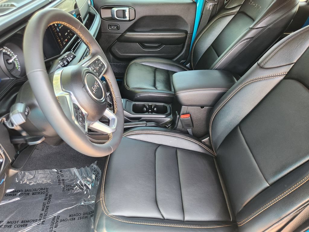 Used 2024 Jeep Wrangler Unlimited Sahara w/ Technology Group AWD/4WD image 4