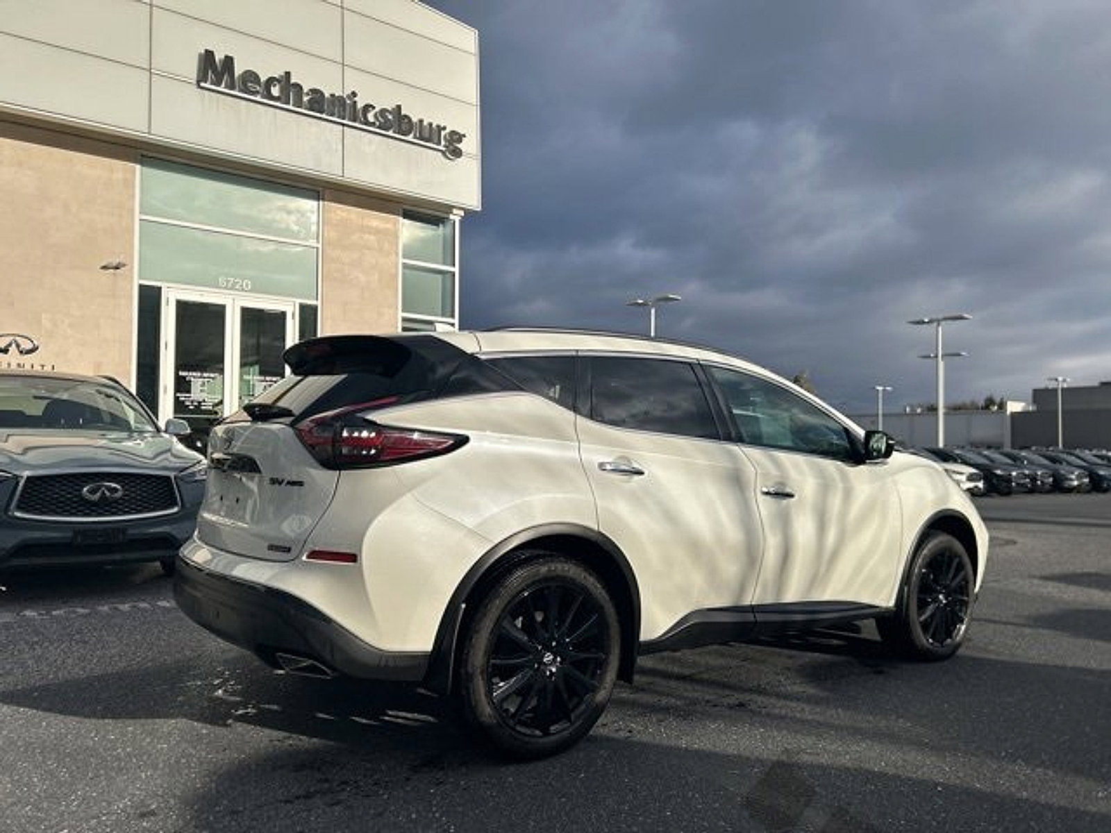 Used 2024 Nissan Murano SV w/ SV Midnight Edition Package image 7