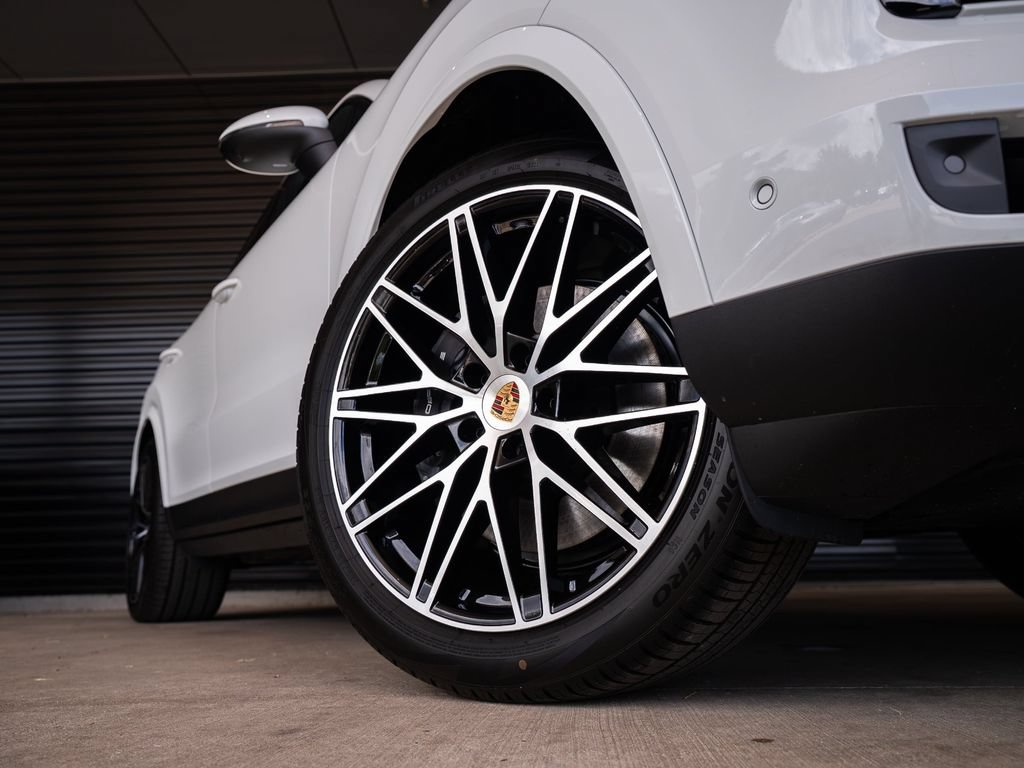 New 2026 Porsche Cayenne Coupe AWD/4WD image 12