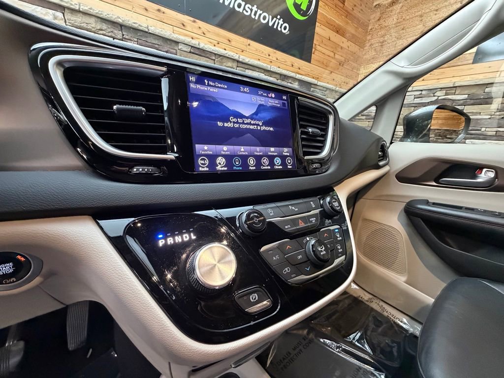 Used 2019 Chrysler Pacifica Touring-L Plus image 18
