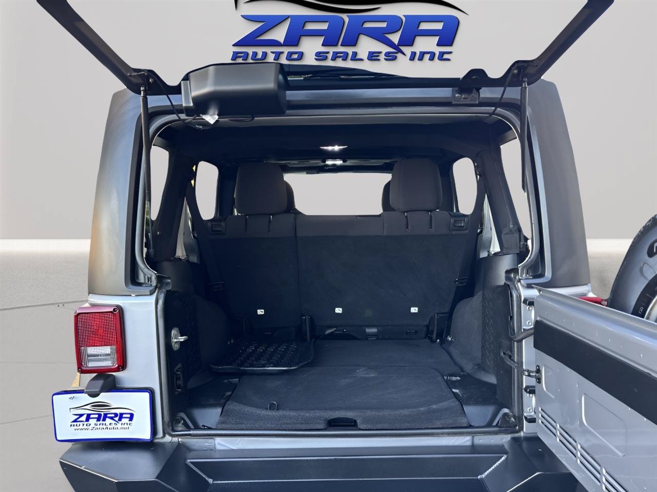 Used 2013 Jeep Wrangler Unlimited Sport AWD/4WD image 25