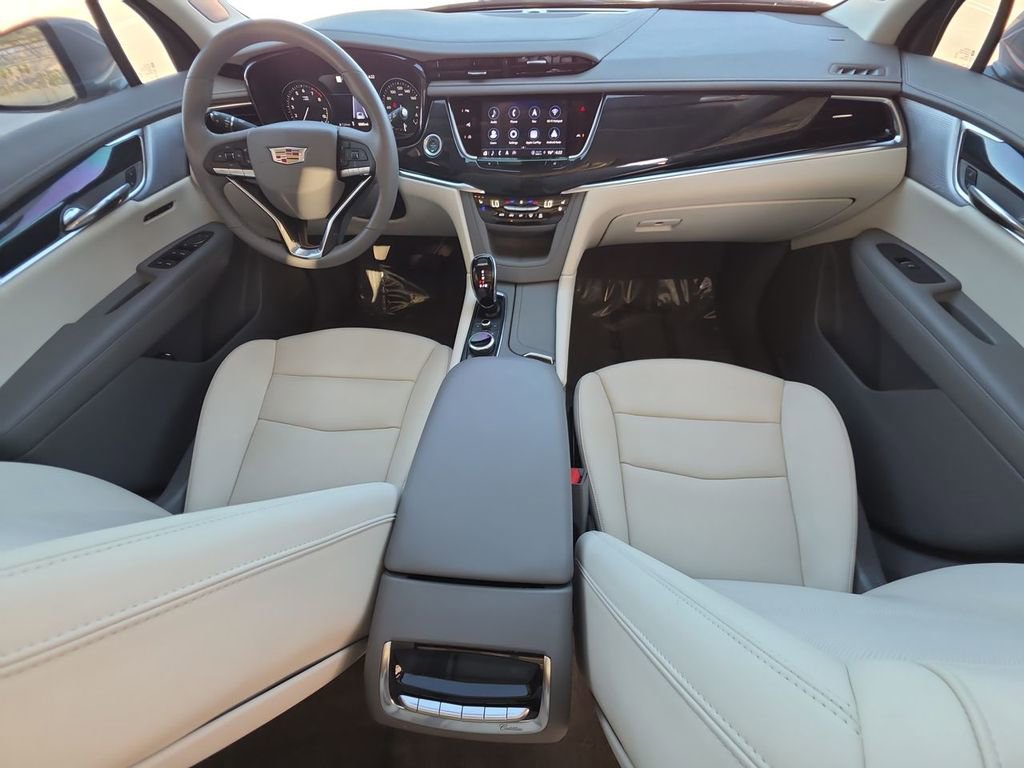 Certified 2025 Cadillac XT6 Premium Luxury w/ Technology Package FWD image 21