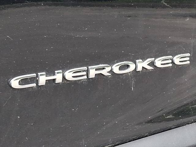 Certified 2019 Jeep Cherokee Latitude Plus w/ Comfort/Convenience Group AWD/4WD image 30