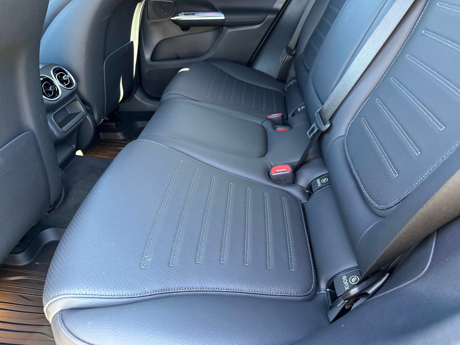 Used 2025 Mercedes-Benz GLC 350e 4MATIC image 15